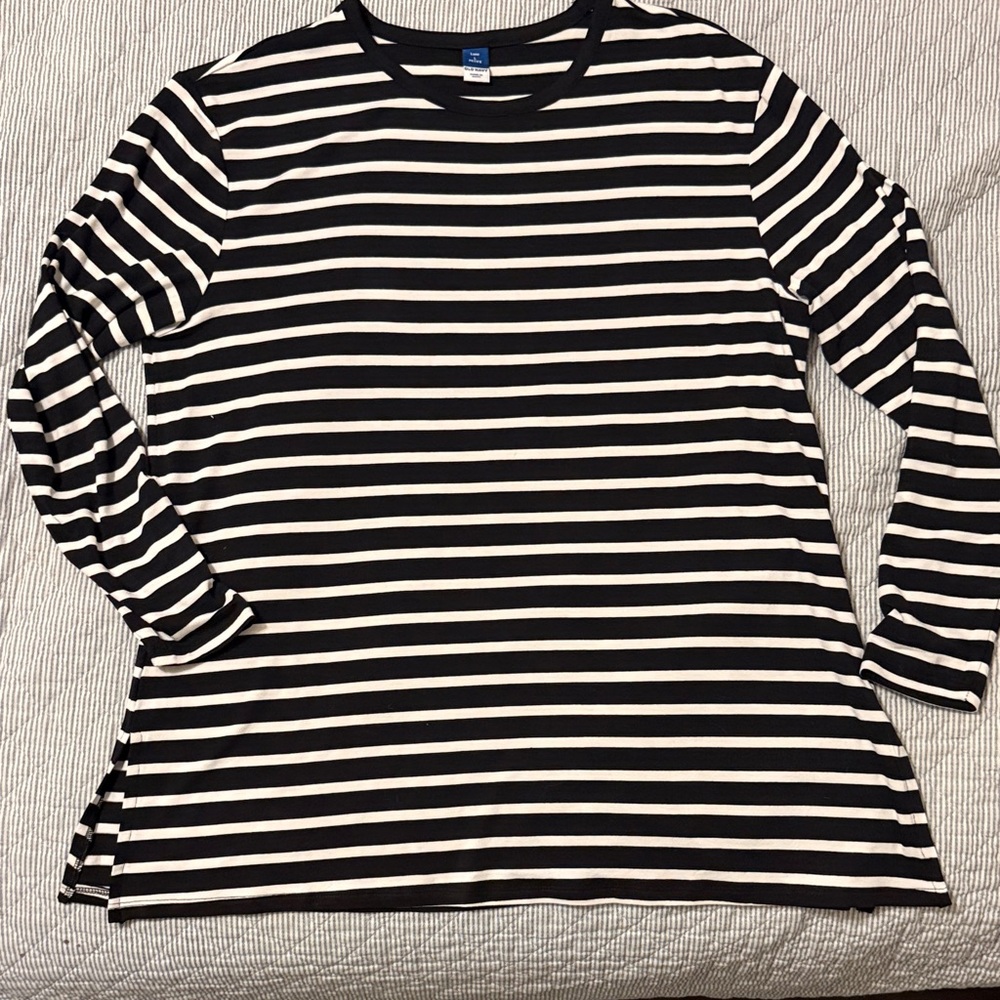 Old Navy Black and White Striped Long Sleeve Top